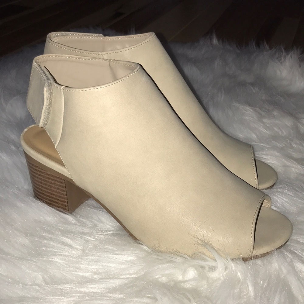 Size 7 - Never worn slip ins with a tiny heel